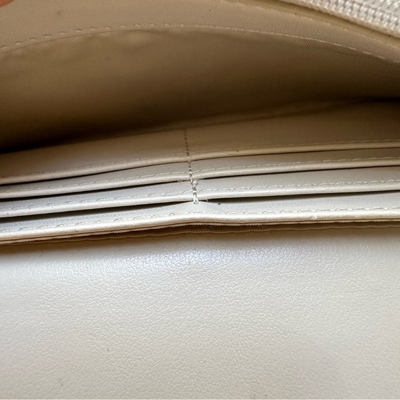 Guess pink trifold wallet - Picture 8 of 11